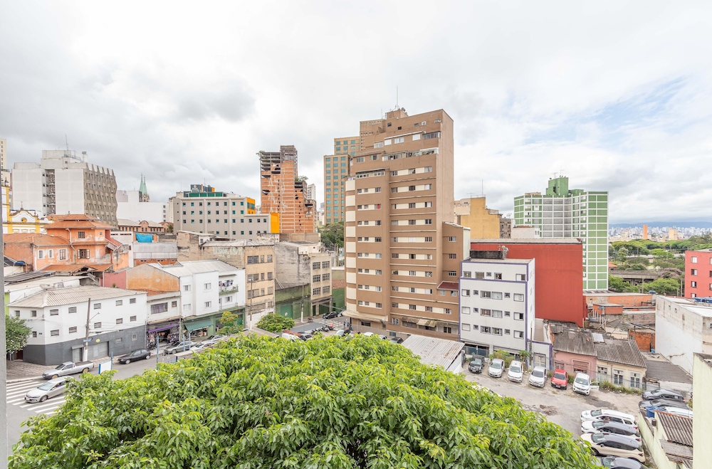 Setin Downtown Praca da Sé by Viva - Prédio completo com piscina perto de estação de metrô no Centro de São Paulo