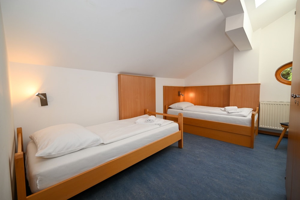 Schmitten 27 - Room 8 200m From ski Lift