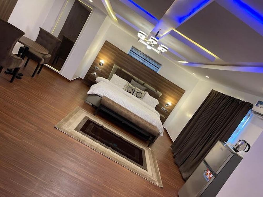 Mega Pavilion Apartment
