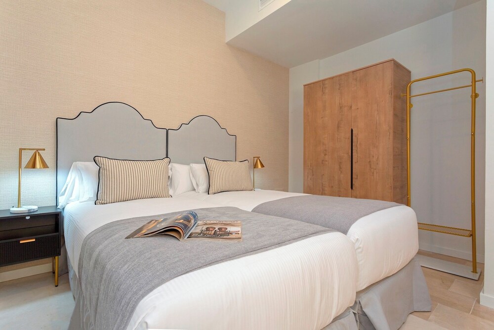 Exclusive Apartment 5BD in Seville. Carlos V