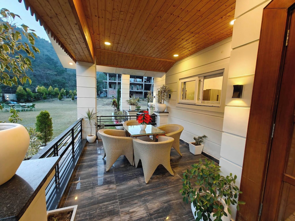 The Paradise - Luxury 3BR Villa Near the Airport in Dehradun