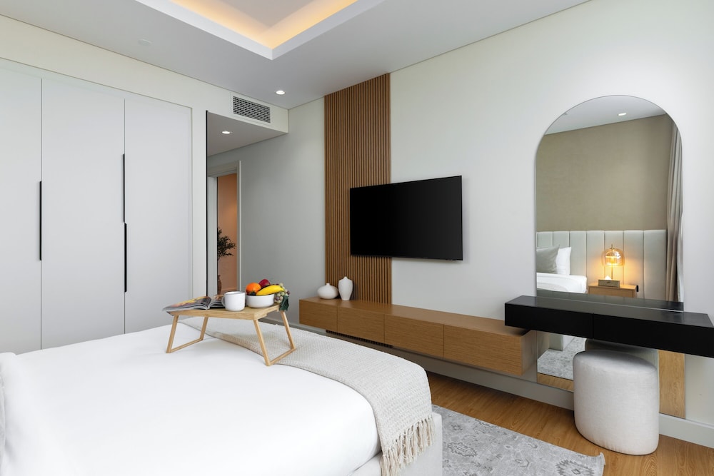 Maison Privee - Chic Downtown Living w/ Dubai Cityscape Views