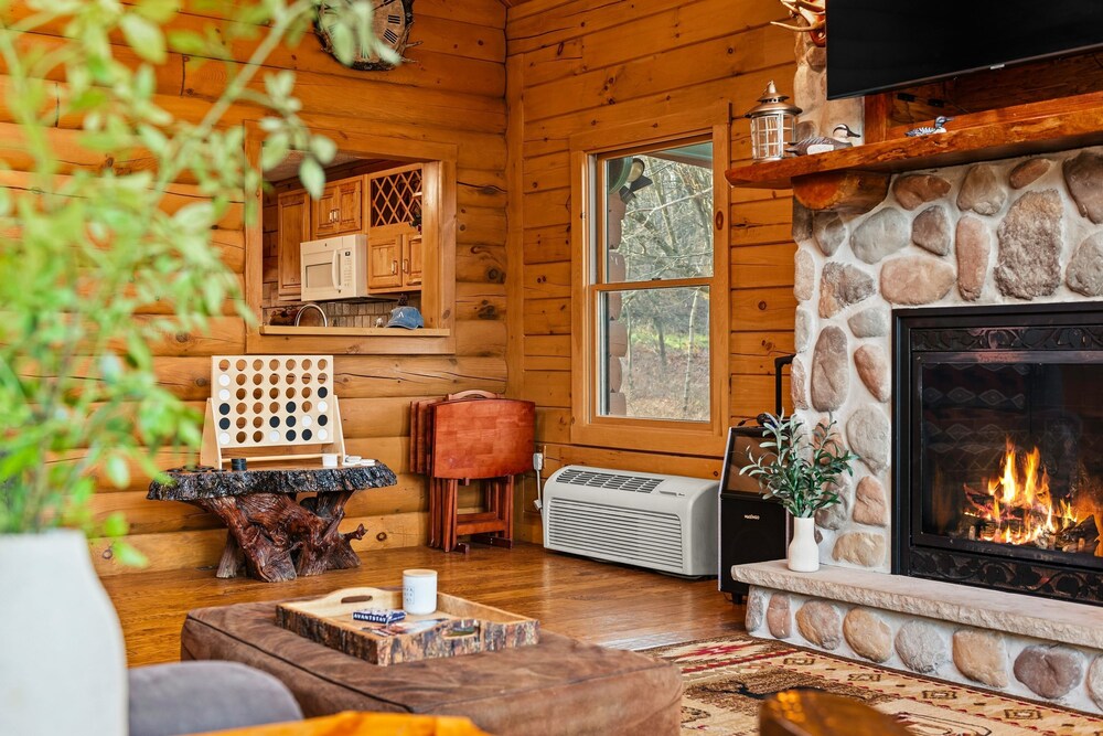 Deer Haven Cabin by Avantstay Waterfront Dock Firepit