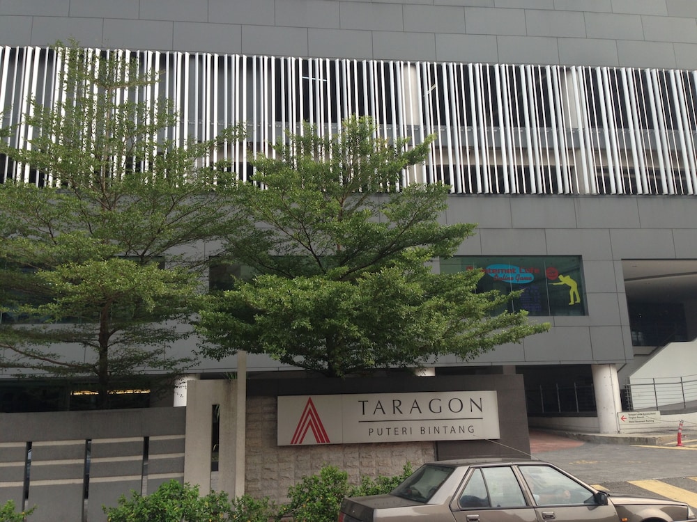 Royal Apartments at Taragon KL photo 1