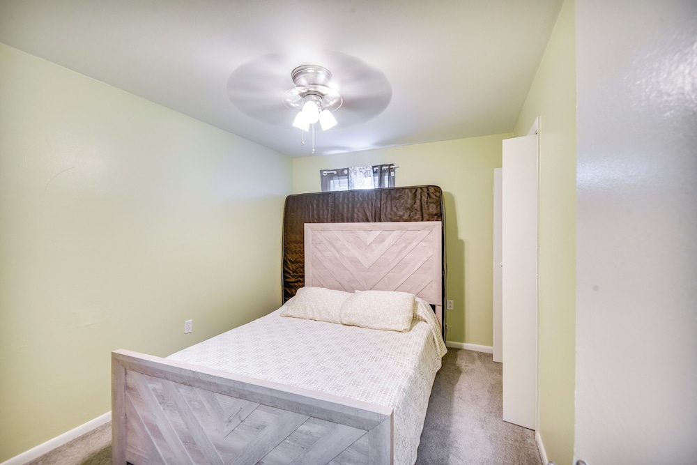 Explore & Relax! Norfolk Duplex < 1 Mi to Beach