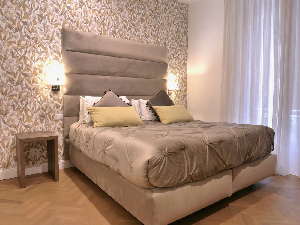 HELMIRAGE SUITE VIA DEL CORSO