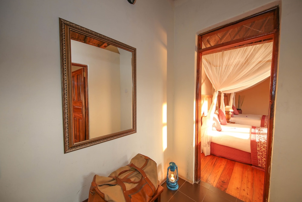 Crater Safari Lodge
