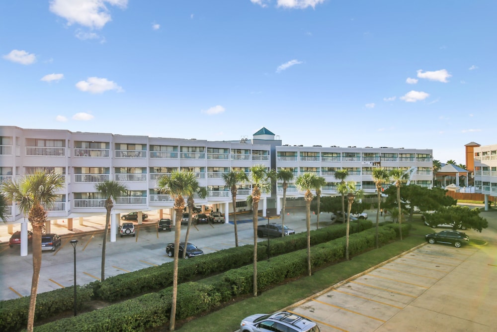 Hotel Casa Del Mar 208 - Red, White & Beach - Image 1