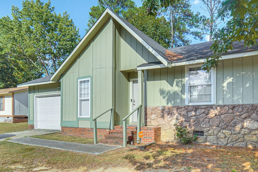 5 Mi to Fort Bragg: Family Gem Near Parks & Trails