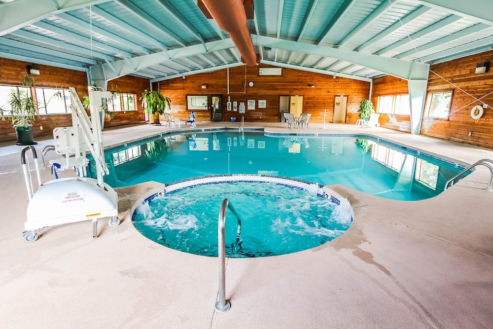 Roundhouse Resort