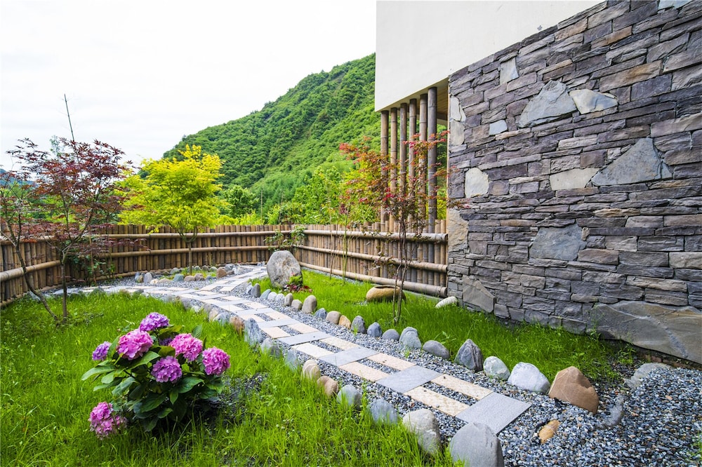 Summergarden Hotel
