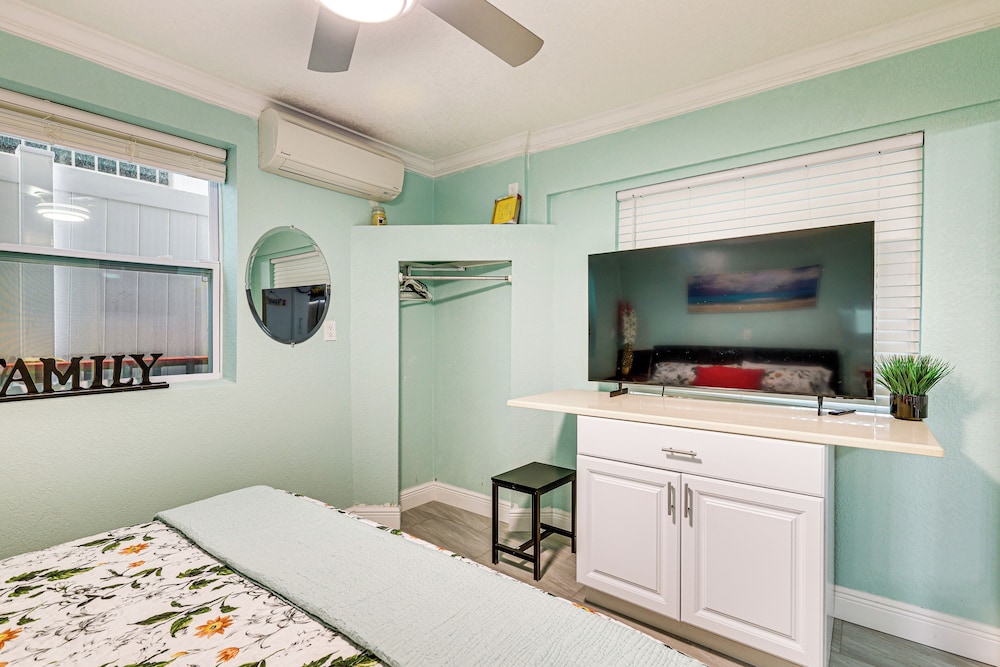 Steps to Shore: Walkable Clearwater Beach Condo