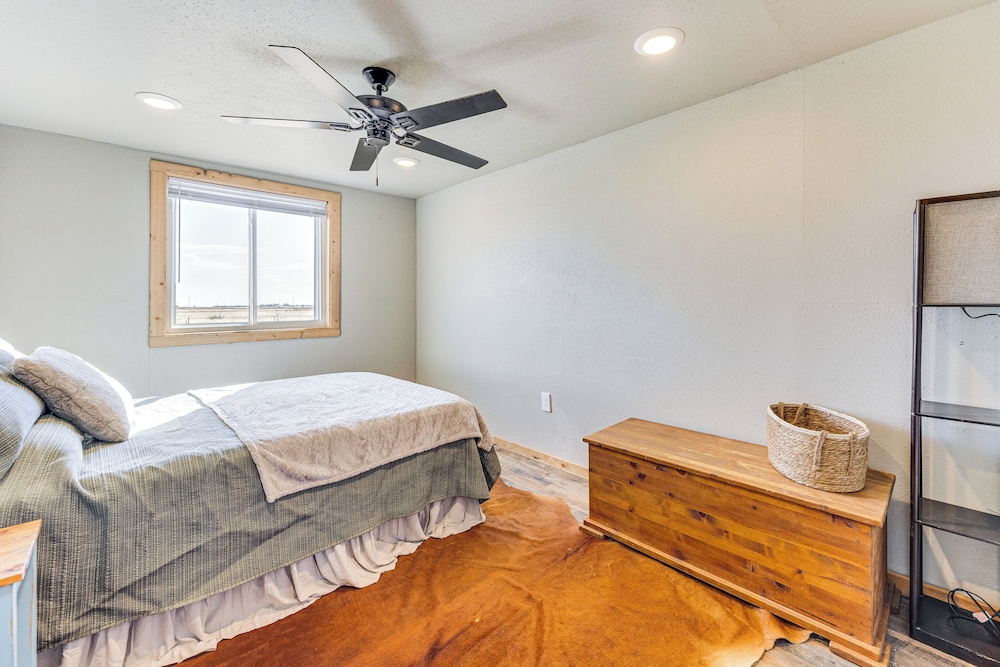 Rustic Cabin in Peyton Near Hiking Trails!