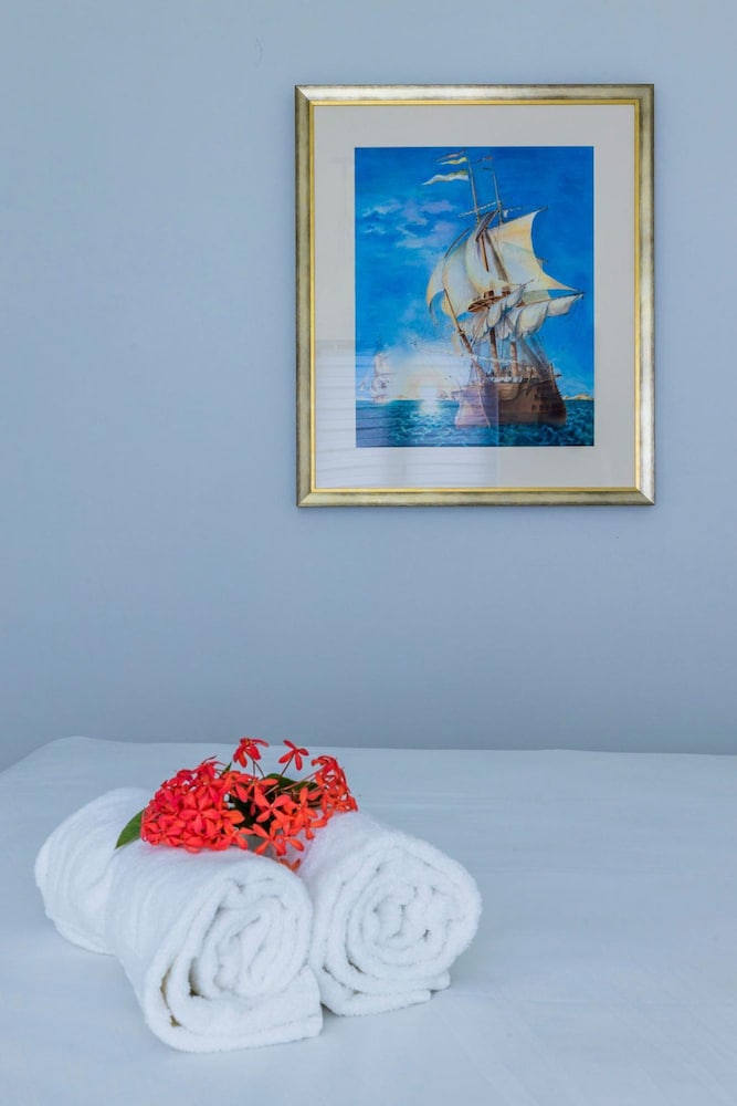 NEW 5BR Villa w Privatepool 3min to Eagle Beach