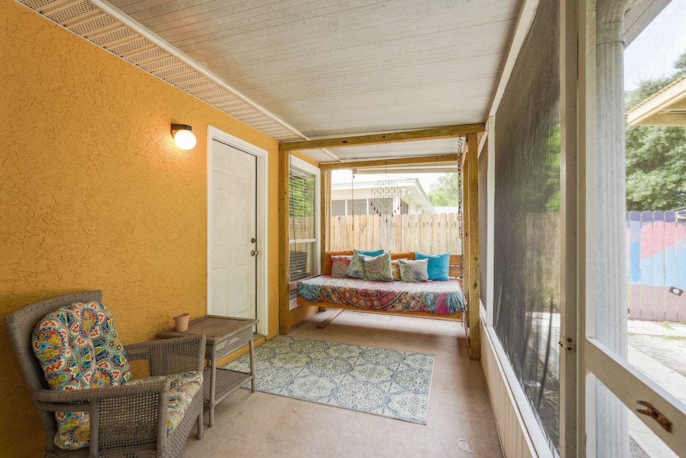 Breezy PCB Vacation Rental w/ Lanai, Walk to Ocean