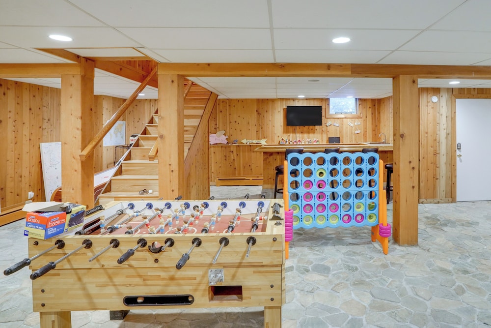 3 Mi to Colgate Lake: Mtn-view Home, Deck + Grill!
