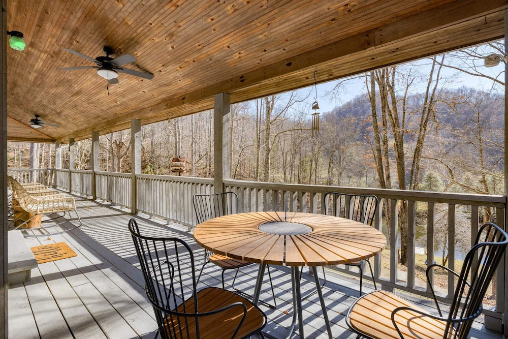 Mountain Hollow Estate by Avantstay Great Views