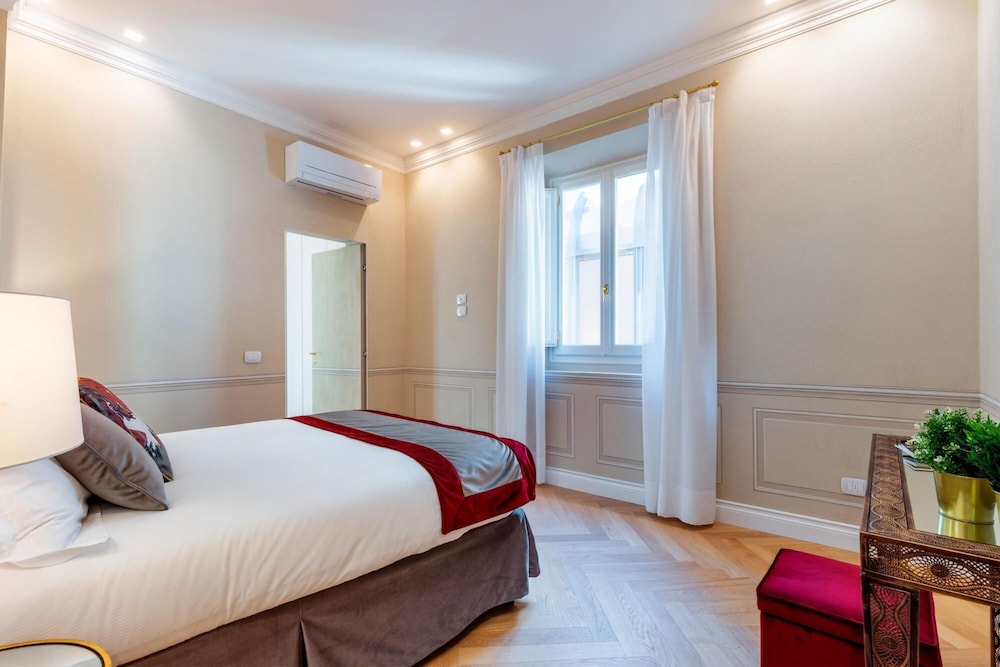 Fantastic 3 BD Apartment Near Santa Maria Novella Via Della Spada