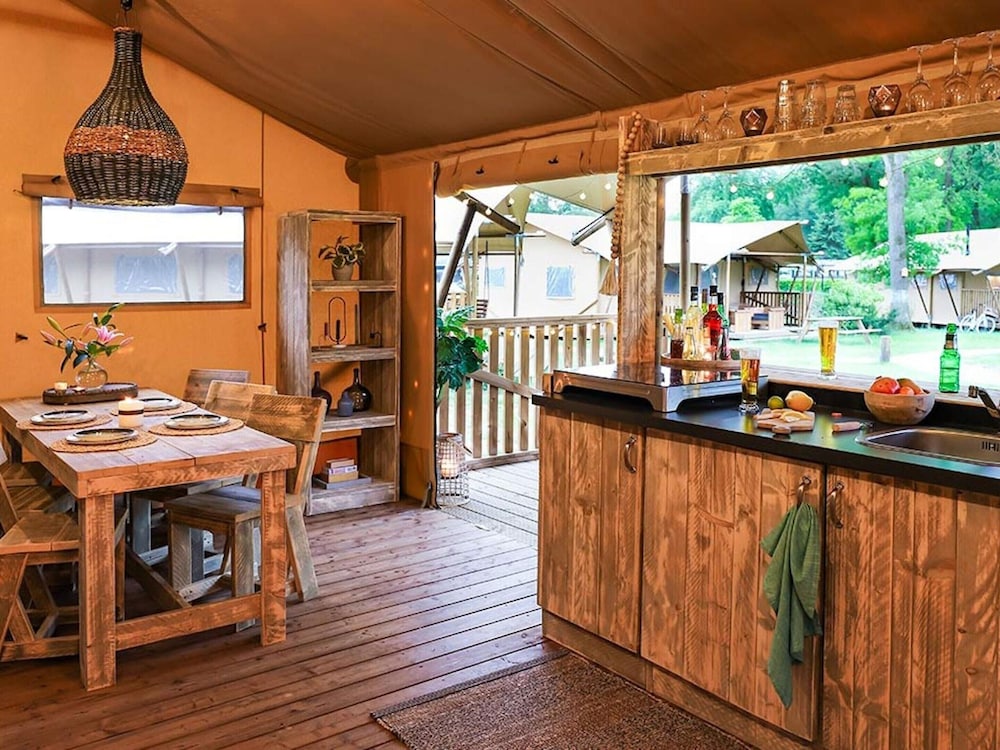 Nice Tent Lodge With Bathroom, Near a Lake