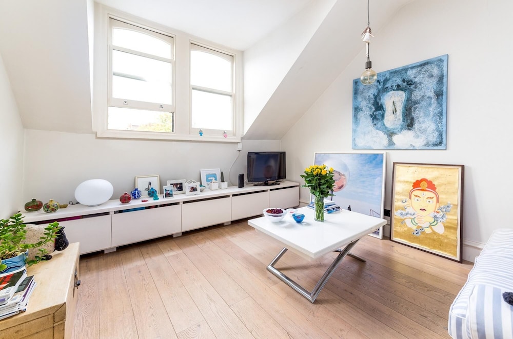 Pleasant Earl s Court Apartment Near Hyde Park