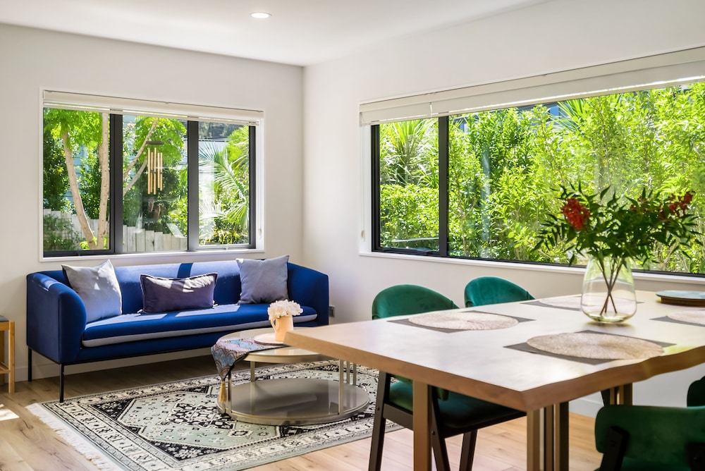 The Perfect Spacious 2BR Getaway-Netflix-0