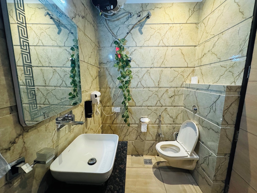 HolidayVilla & Suites Amritsar