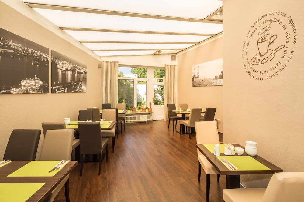 Hamburg Vacations - Heikotel Hotel Windsor - Property Image 13