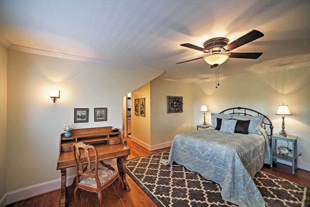 Spacious & Stunning Cleveland Getaway on 1 Acre view 5