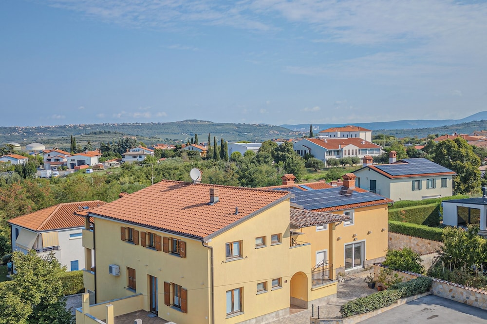 Seaview Apartment Double D