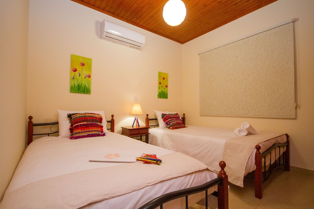 Erigone Cottage - Beautiful Ambiance view 5