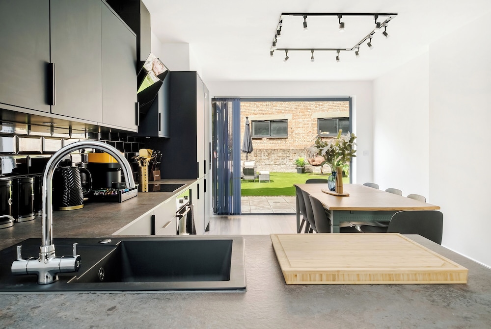 Luxury 4 Bedroom House in Central London