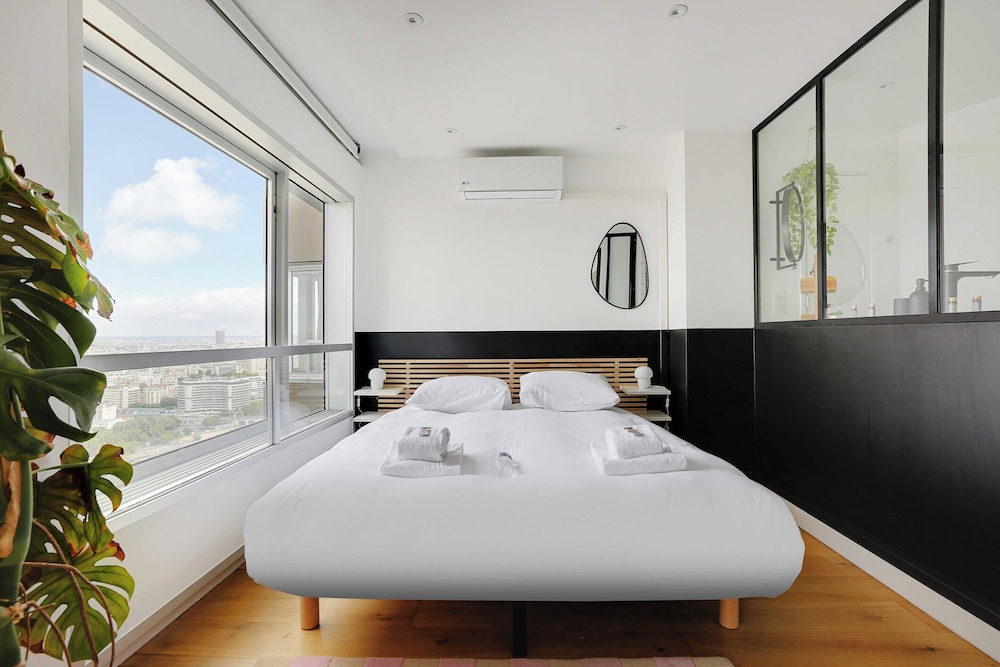 Exceptional View of Paris With A/C - 2bd/4p