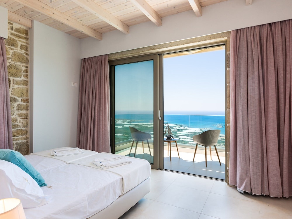 Scenic Villa With Private Pool photo 3