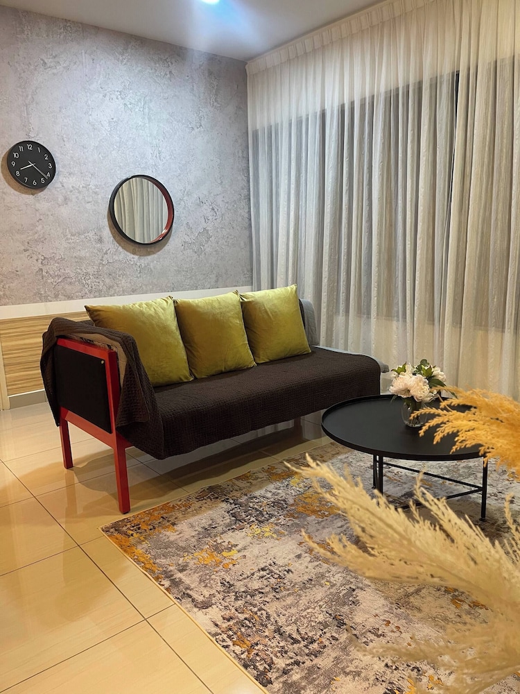 Arte Ampang Klcc 2 BR Homestay, 4-6 pax