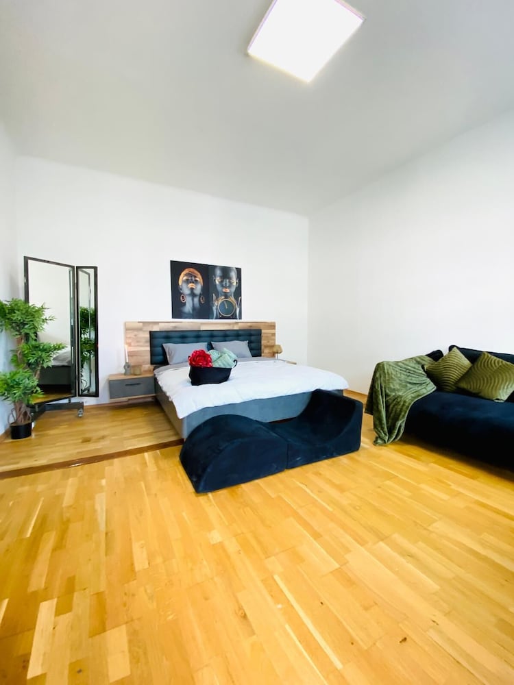 Bright 2BR Apartment Near Westbahnhof