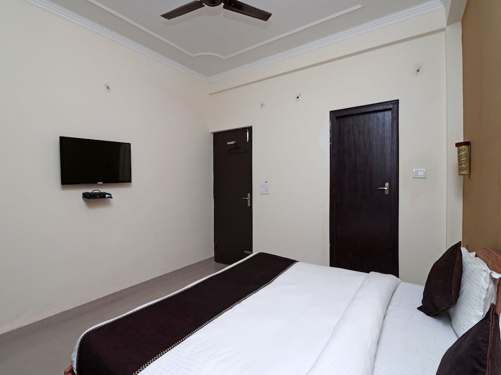 OYO 15919 UK Retreat