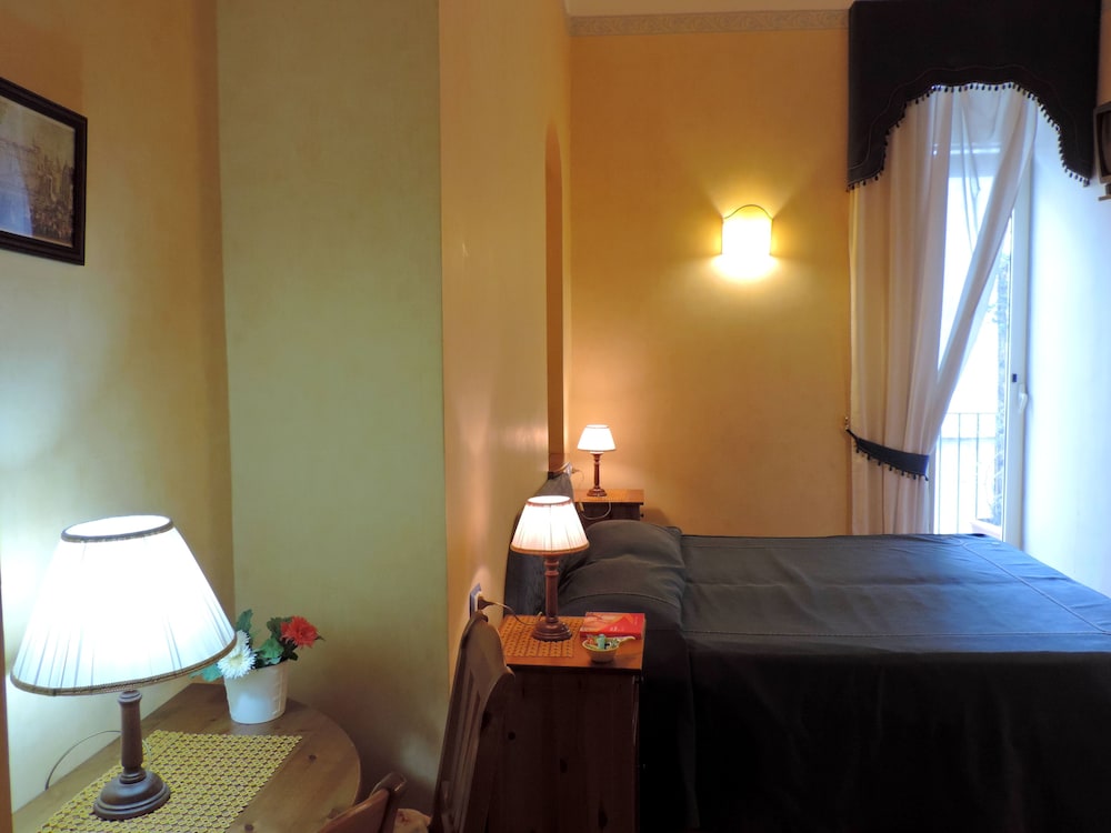 Bonapace Porta Nolana B&B