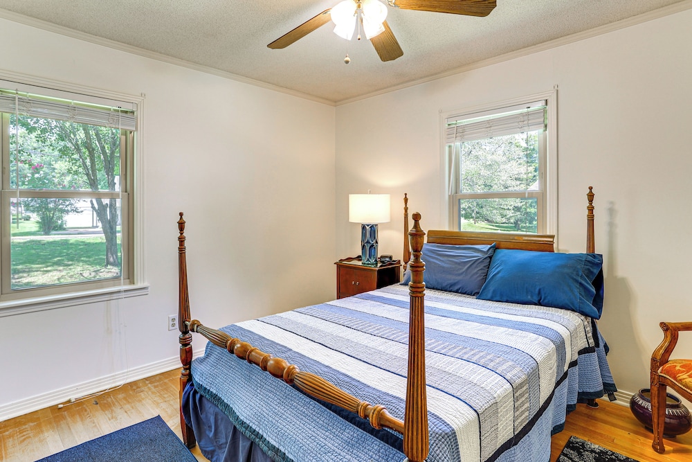 Walk to Dtwn & Freed-hardeman: Home w/ Fenced Yard