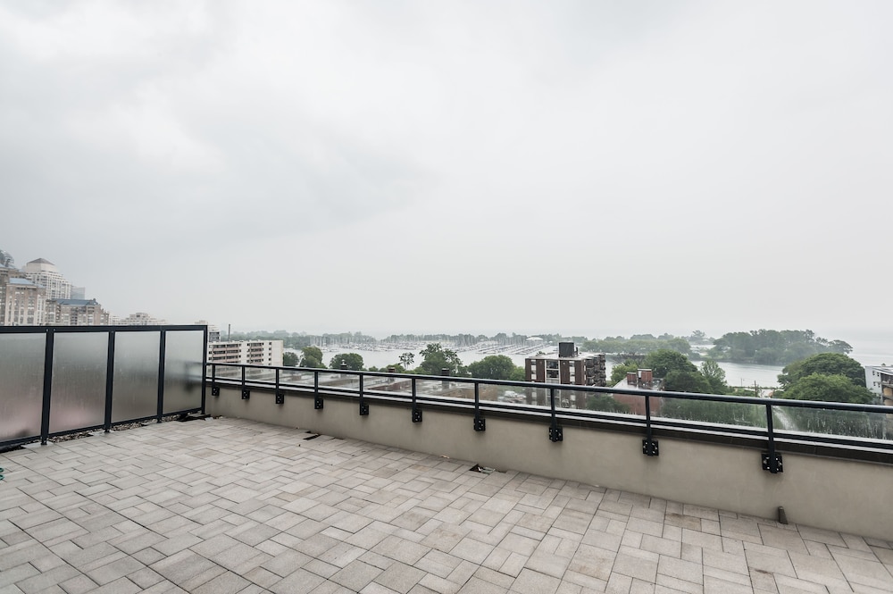 Life Suites - Fort York Central Condo