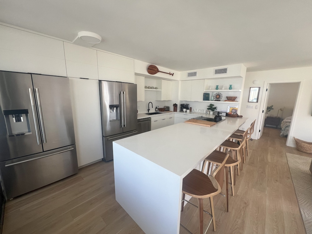 Waikiki Getaway Penthouse Suite 2 Bedroom Condo by RedAwning view 5