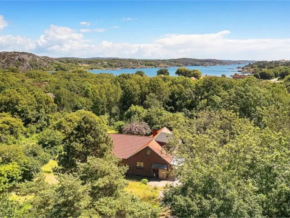5 Star Holiday Home in Mollosund