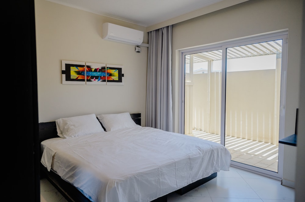 Modern 1-bedroom-apartment 2 km From Eagle Beach