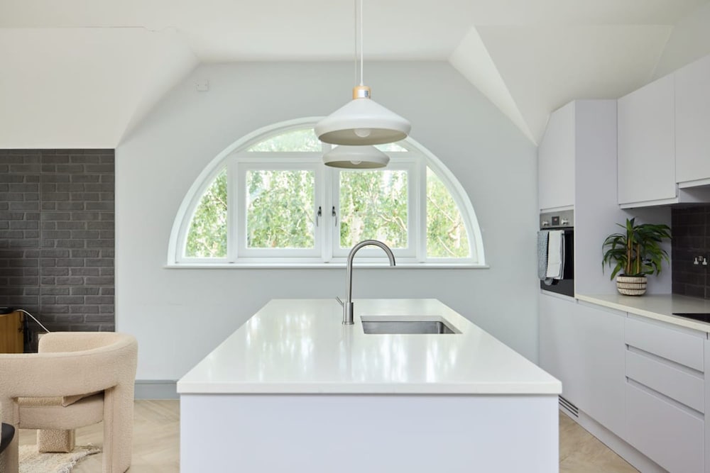 The Putney Sanctum - Beckoning 2bdr Flat With Balcony