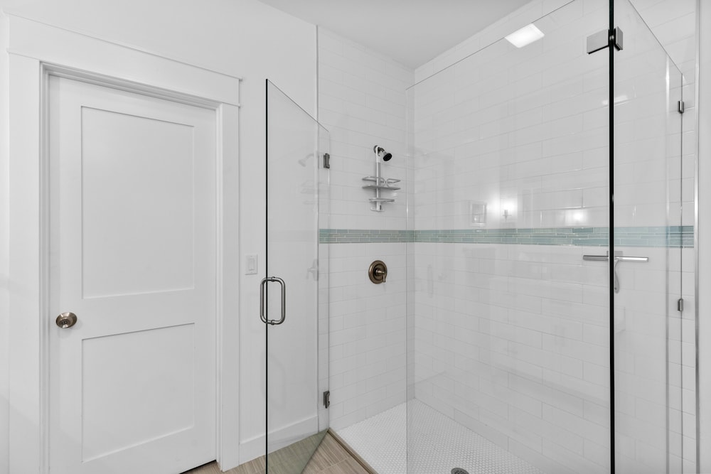 Sea Breeze Cottage - Private Home At The Shores 3 Bedroom Home