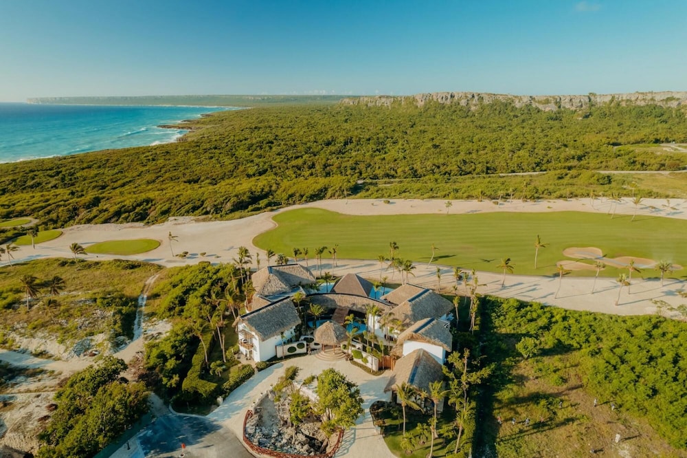 Unique Luxury Villa With Full Staff and Ocean View view 3