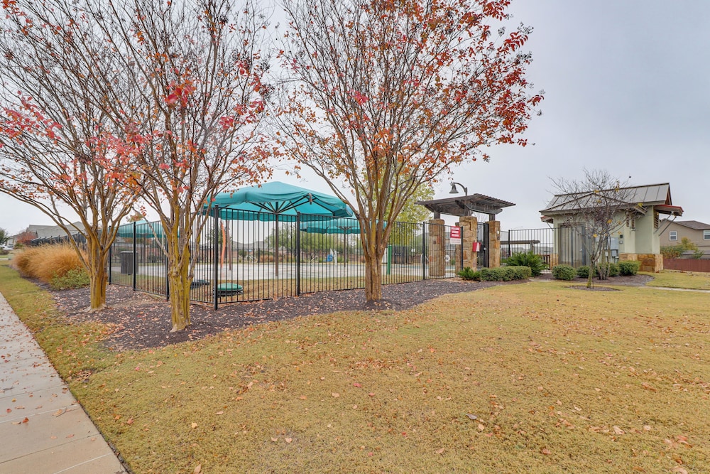 17 Mi to Dtwn Austin! Family Escape w/ Pool Access