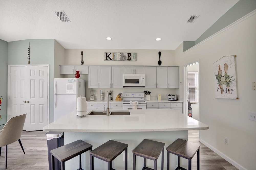 Luxury Pool Home 3 Miles From Disney More