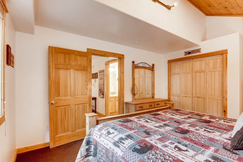 Estes Park Condos - Property Image 10