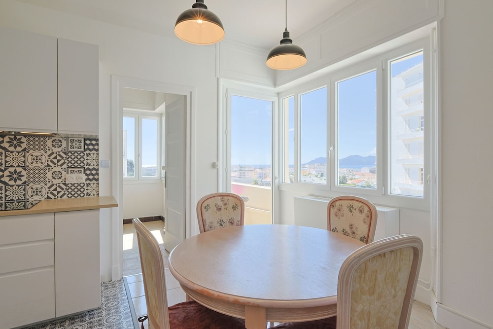 L Horizon in Cannes With 2 Bedrooms and 1 Bathrooms