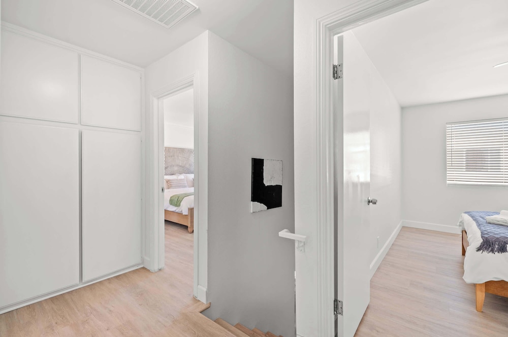 Modern Glendora Retreat Family Getaway Near Cal Poly & Mt. SAC
